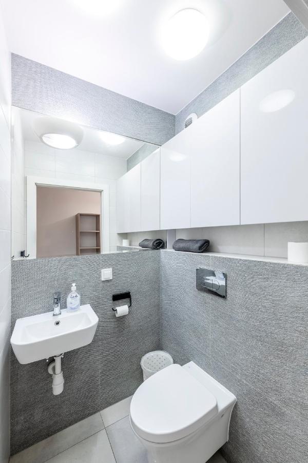 Waw Pokoje Manhattan Varsovia Exterior foto